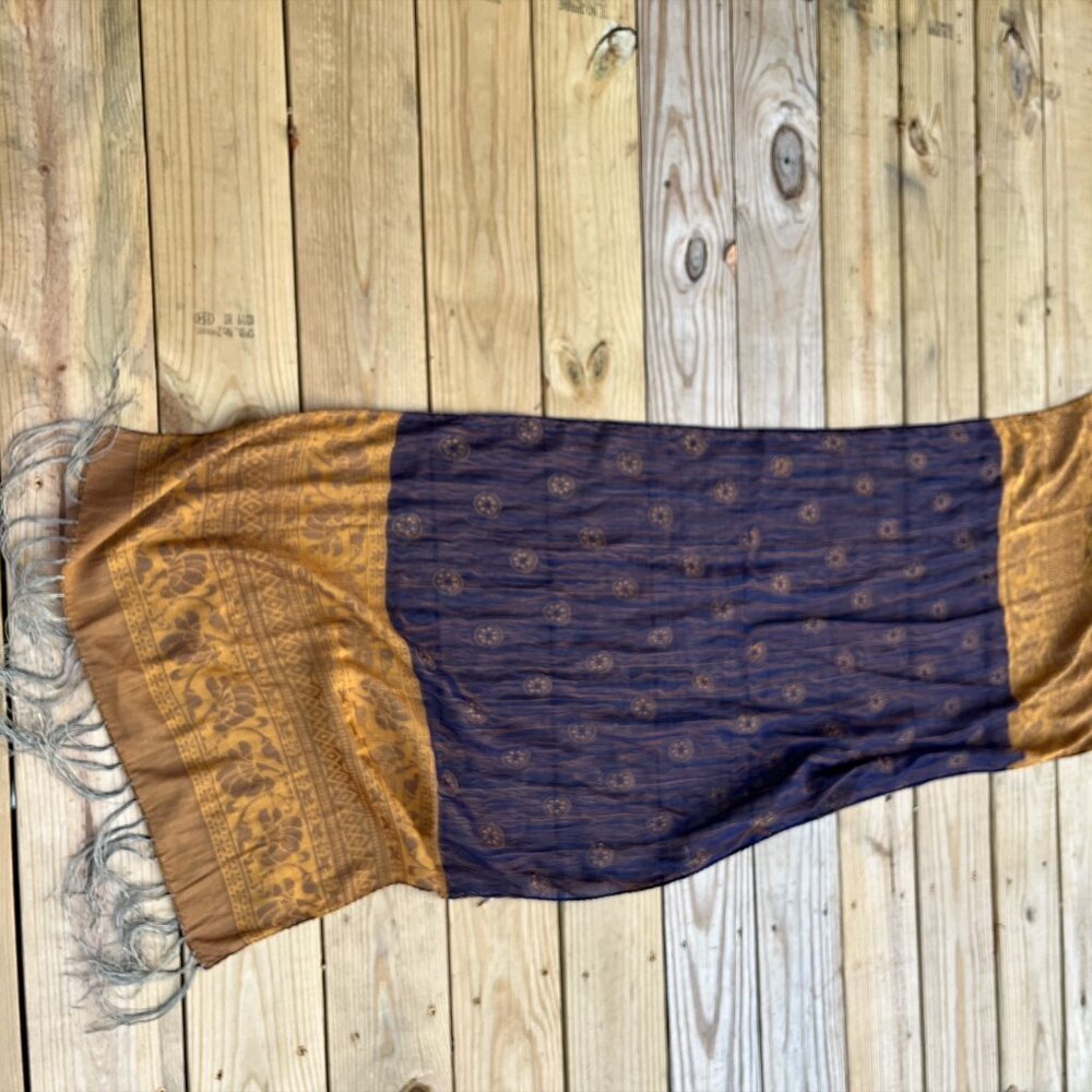 Vintage Handwoven Sari Scarf With Gold & Navy Blue Patterns & Tassels - Picture 4 of 5